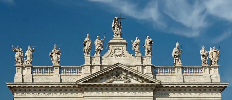 basilica-st-john-lateran-statues-roof-daylight