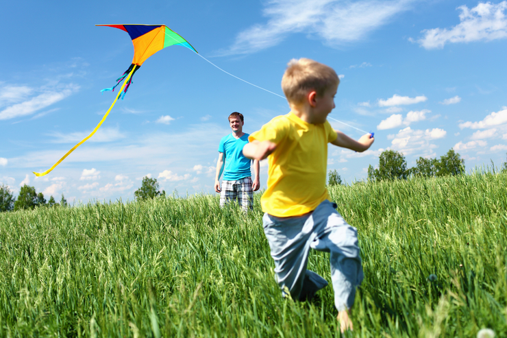 father-son-boy-with-kite-featured-w740x493
