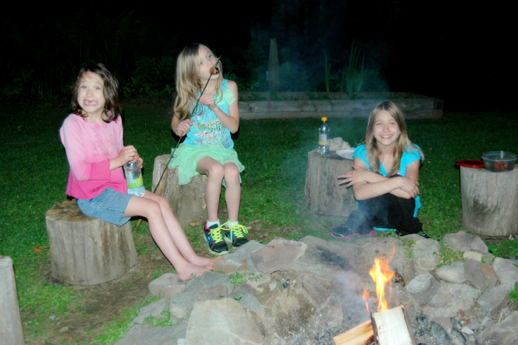 girls-campfire-st-featured-w740x493