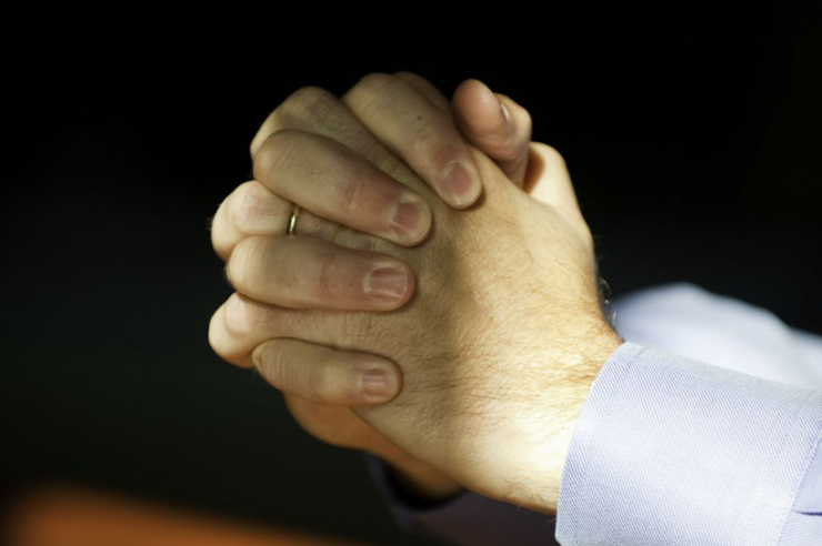 hands-of-prayer-featured-w740x493