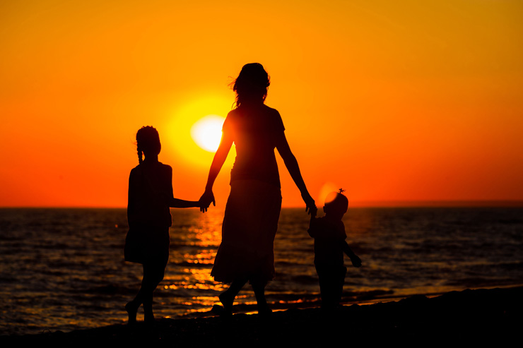 mother-and-children-sunset-featured-w740x493