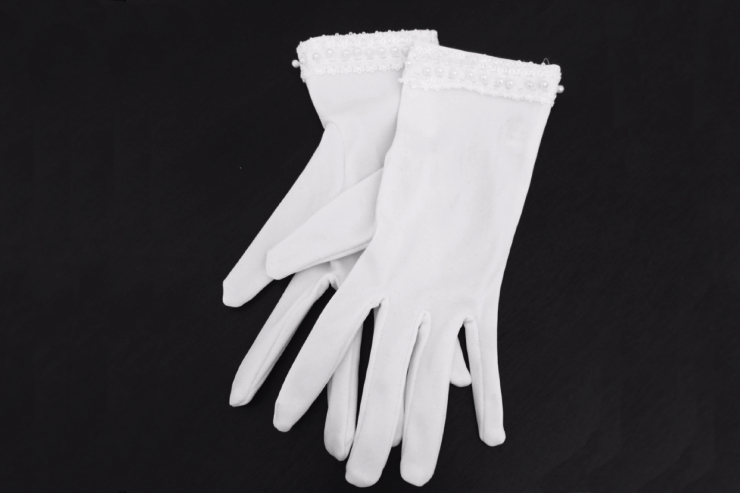 white-gloves-featured-w740x493